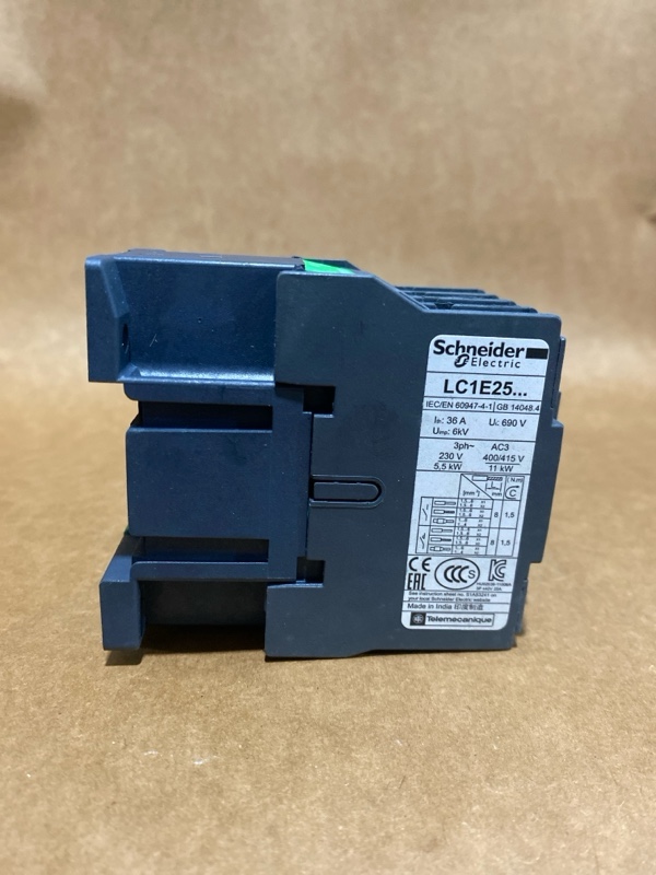 Hình ảnh thực tế sản phẩm Contactor Schneider LC1E2510M5 - chi tiết cận cảnh