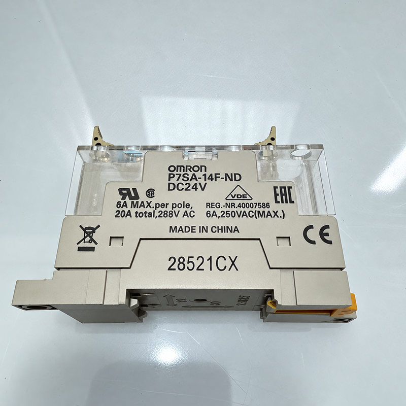 Mặt trước đế cắm rơ le an toàn Omron P7SA-14F-ND DC24V có nắp che trong suốt