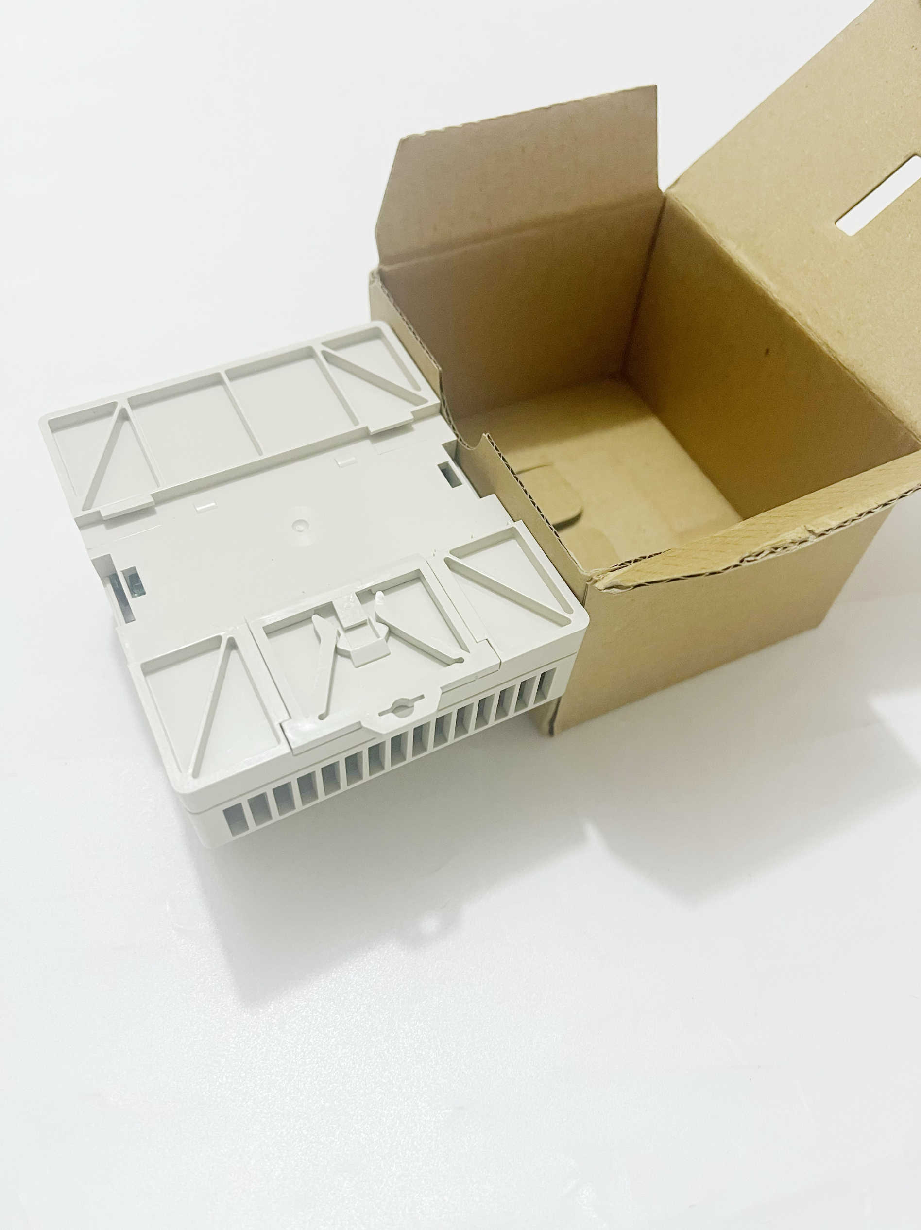 Hình ảnh thực tế bộ nguồn Meanwell DR-60-12 - chi tiết cận cảnh