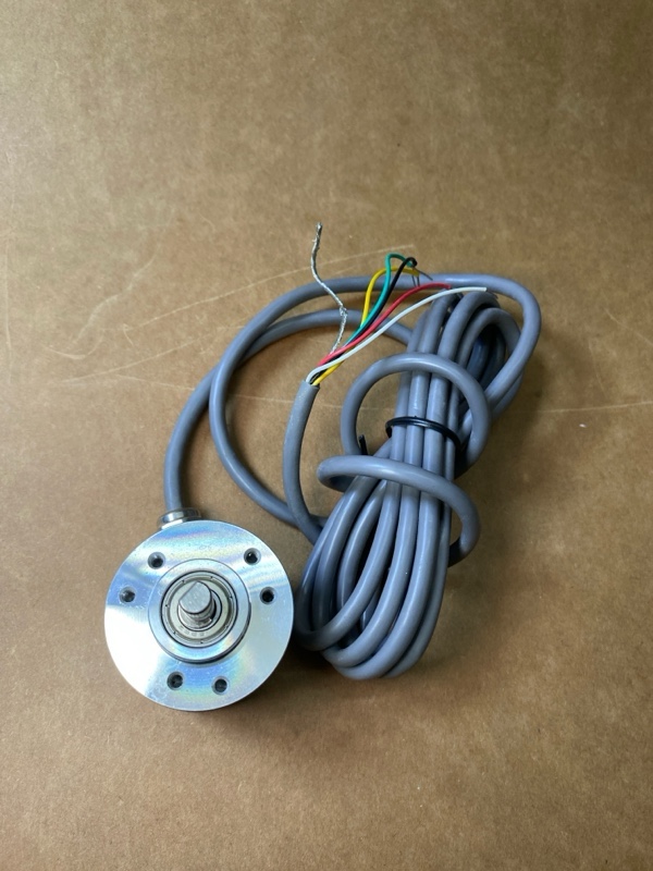 Hình ảnh thực tế encoder vòng quay Toky HY38A6-P4AR - góc nhìn tổng thể