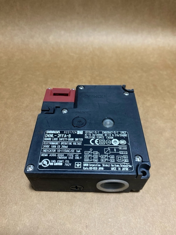 Hình ảnh chi tiết công tắc cửa an toàn OMRON D4NL-2FFA-B