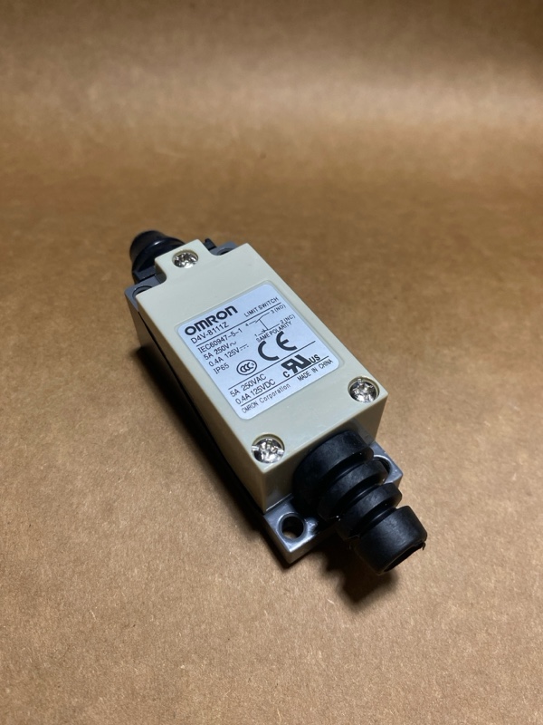 Hình ảnh tổng thể công tắc hành trình OMRON D4V-8111Z