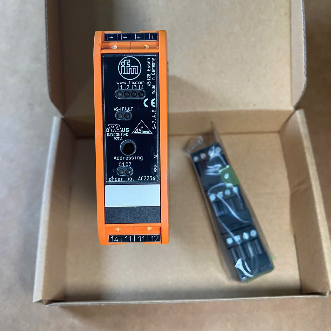 Hình ảnh sản phẩm AC2256 ifm module AS-i 4DI 2DO relay - góc nhìn tổng thể