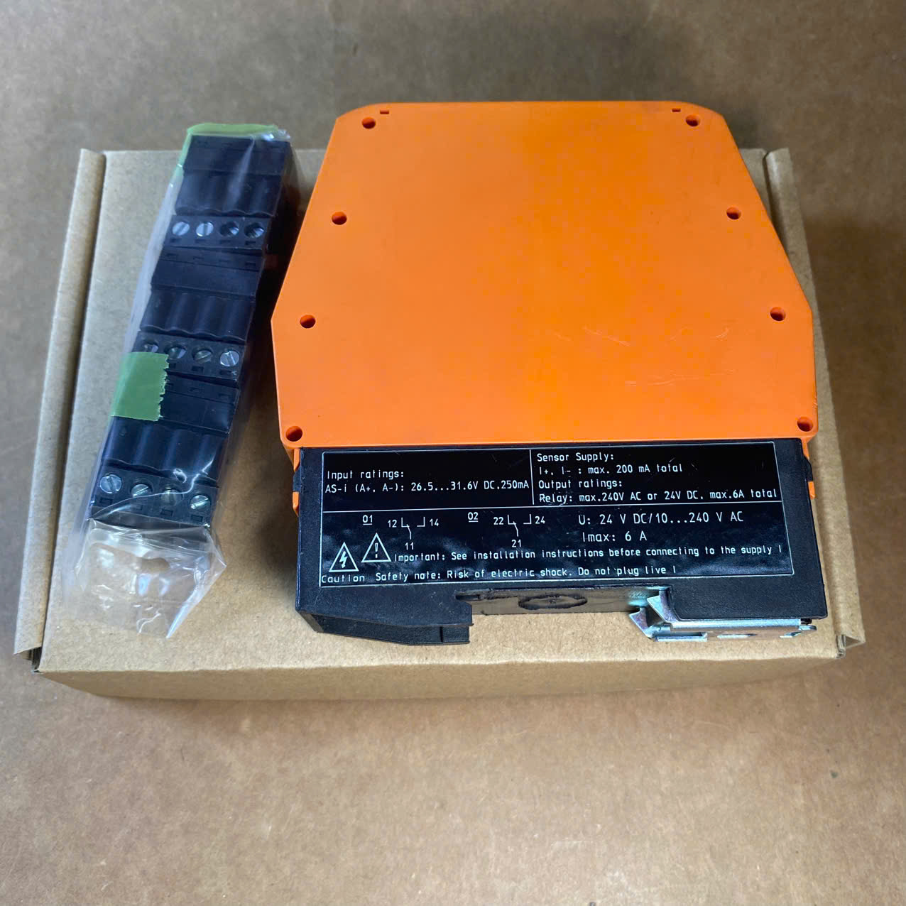 Hình ảnh sản phẩm AC2256 ifm module AS-i 4DI 2DO relay - chi tiết mặt trước