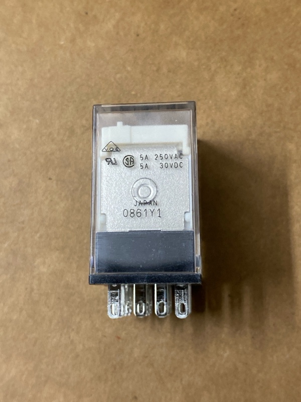 Relay OMRON MY4N 100/110VAC - hình thực tế mặt bên