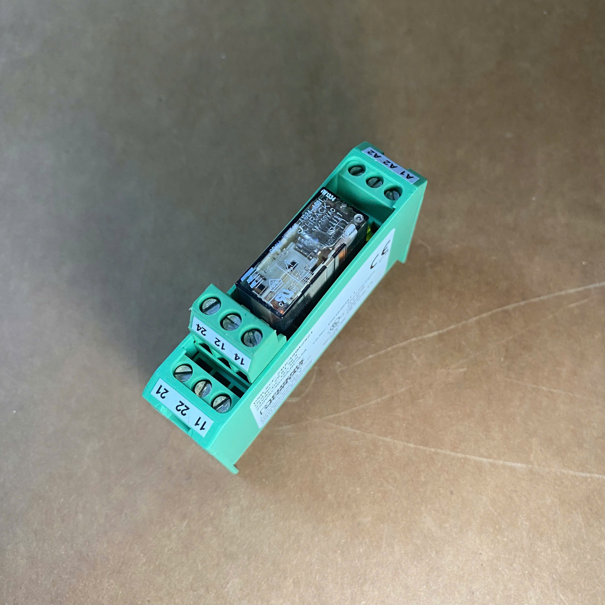 Hình ảnh cận cảnh relay an toàn Phoenix Contact PSR-SCF-24UC/URM/2X21