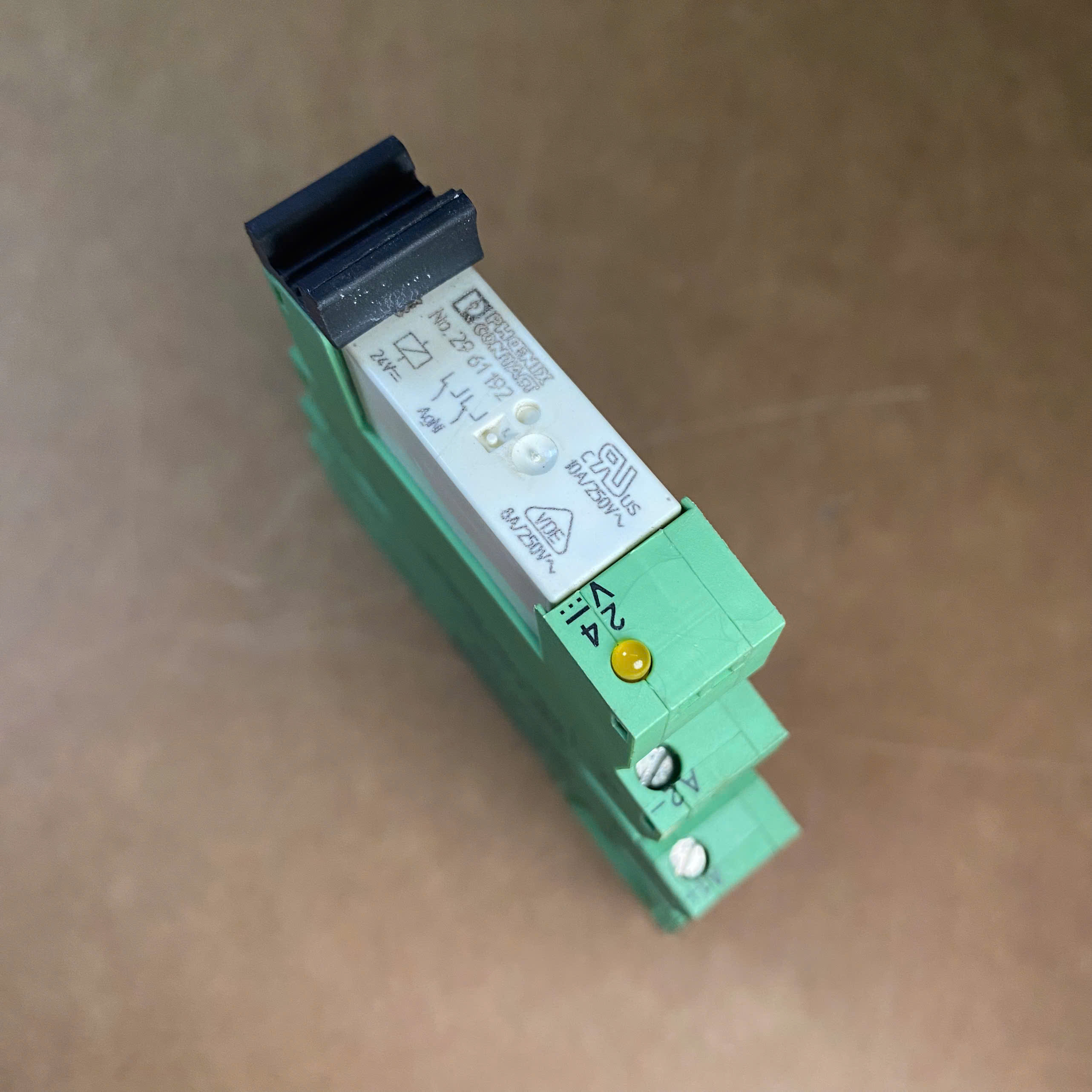 Hình ảnh thực tế module relay Phoenix Contact PLC-RSC-24DC/21-21 - chi tiết cận cảnh