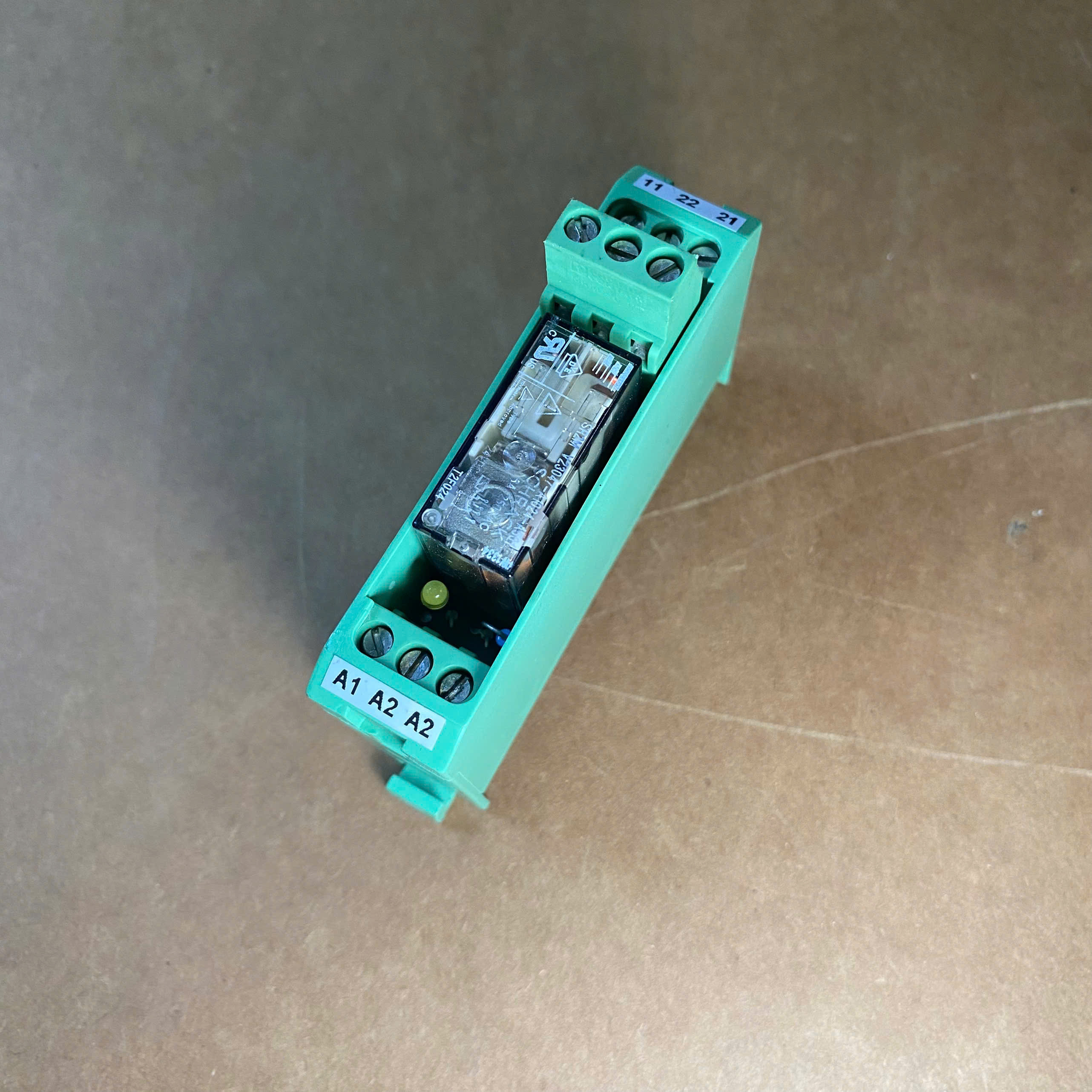 Hình ảnh thực tế relay an toàn Phoenix Contact PSR-SCF-24UC/URM/2X21 - góc nhìn tổng thể
