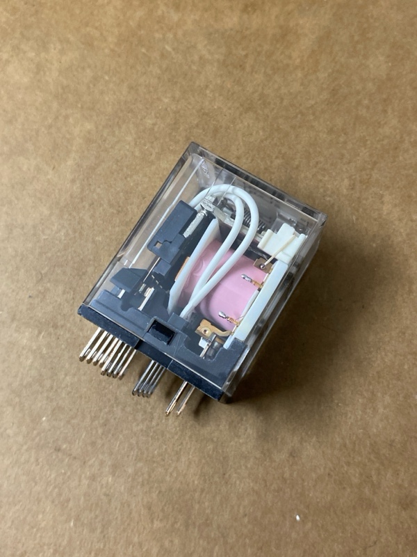 Relay trung gian OMRON MY4N AC100/110 - hình thực tế mặt trước