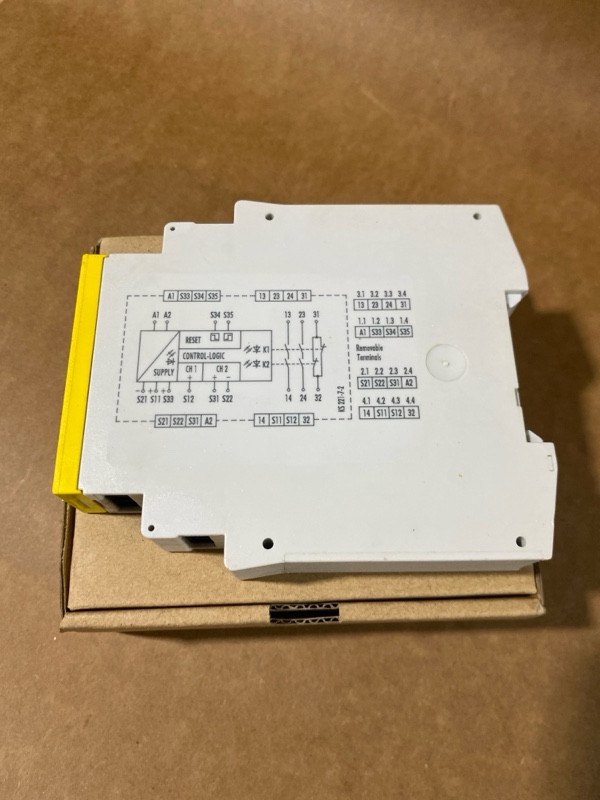 Chi tiết terminal và mặt bên của rơ le SNO 4062K