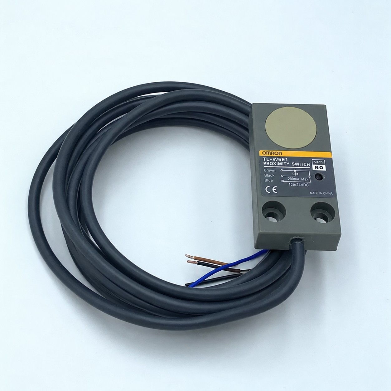 Cảm biến tiệm cận Omron TL-W5E1 Cảm biến tiệm cận Omron TL-W5E1 5mm NPN NO