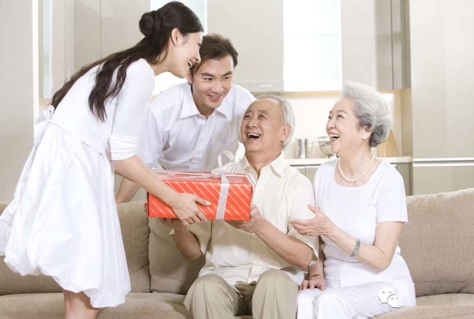 Mách bạn quà tặng sức khỏe cho người cao tuổi trong dịp Tết Giáp Thìn Mách bạn quà tặng sức khỏe cho người cao tuổi trong dịp Tết Giáp Thìn