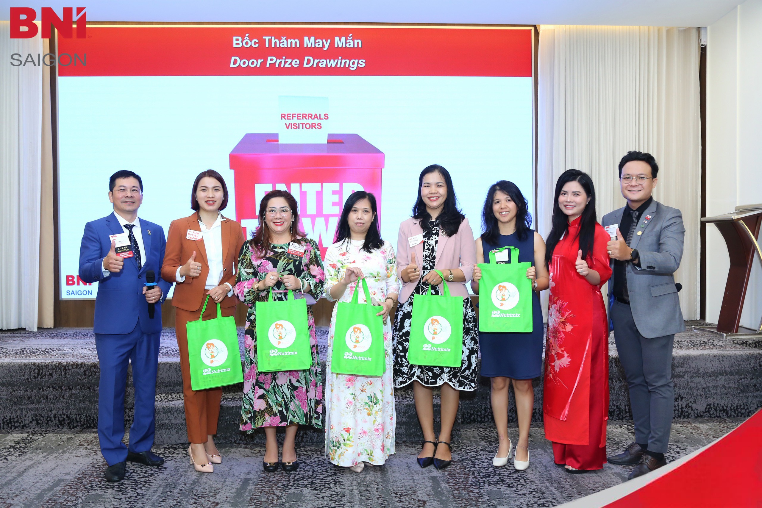 Nên tặng quà gì cho người thân và đối tác để trở nên vô cùng tinh tế? Nên tặng quà gì cho người thân và đối tác để trở nên vô cùng tinh tế?