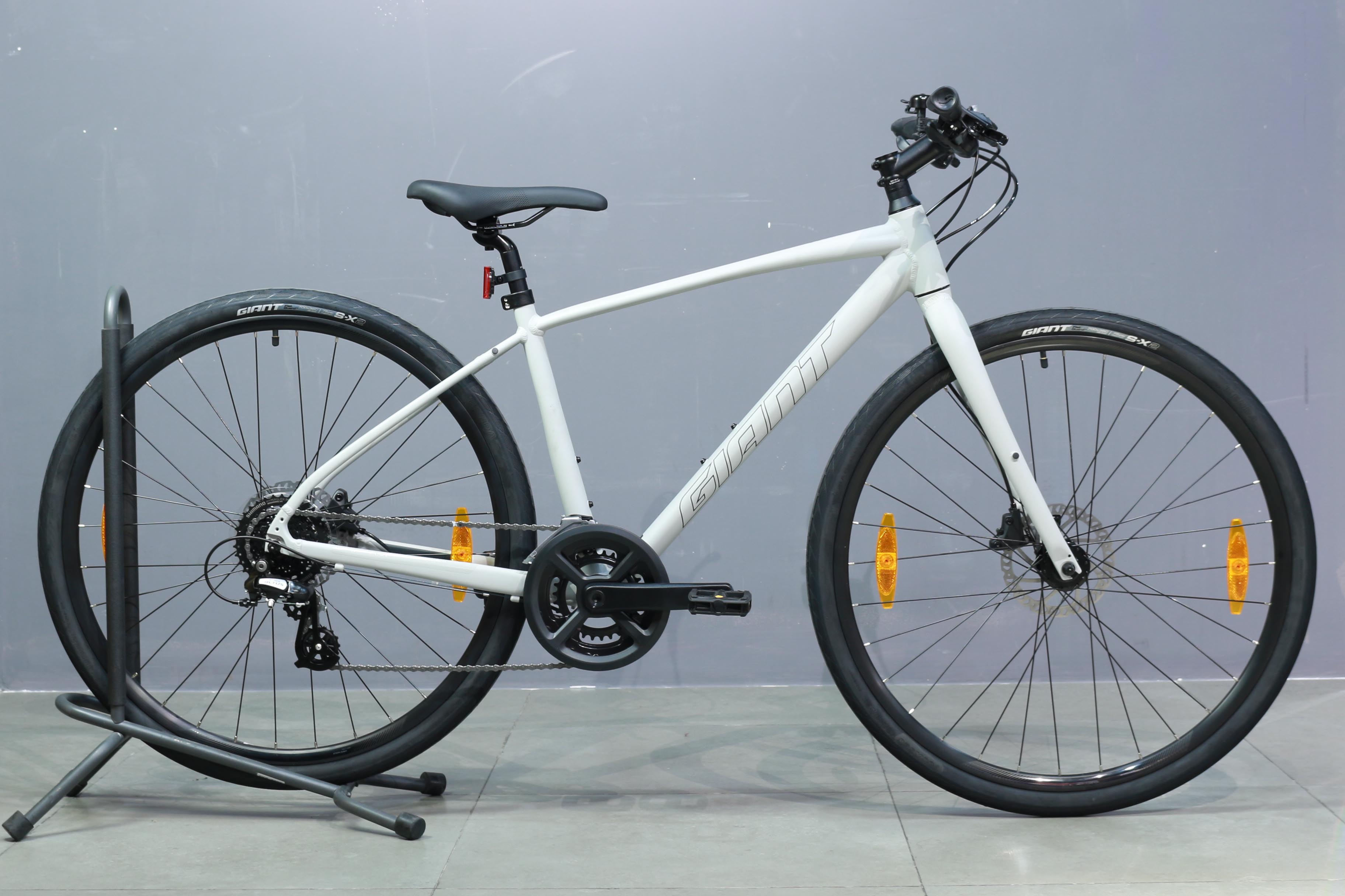 XE ĐẠP ĐƯỜNG PHỐ TOURING GIANT ESCAPE DISC – PHANH ĐĨA, BÁNH