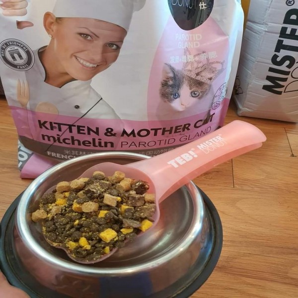 Thức ăn cho mèo có Topping Mister Donut - 9Kg