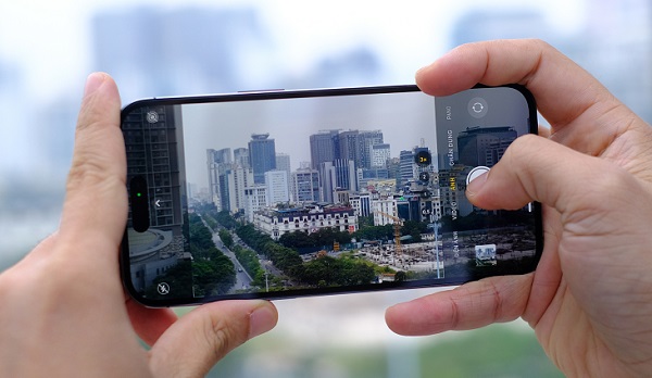 Camera tele chụp chân dung ấn tượng