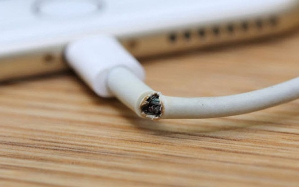 Do cách thiết kế ưu tiên tính thẩm mỹ của Apple
