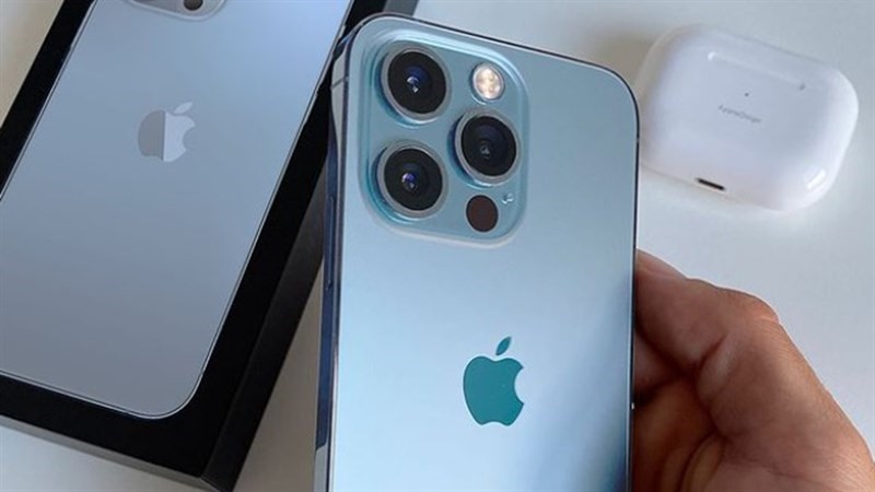 iPhone 13 Pro được trang bị hẳn tấm nền OLED với kích thước màn hình 6.1 inch