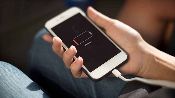 Sạc pin iPhone đầy