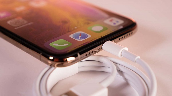 Sử dụng củ cáp sạc không đúng với dòng máy