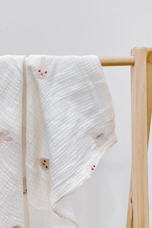 Bộ chăn gối cho bé – Mẫu Thỏ hồng chần bông