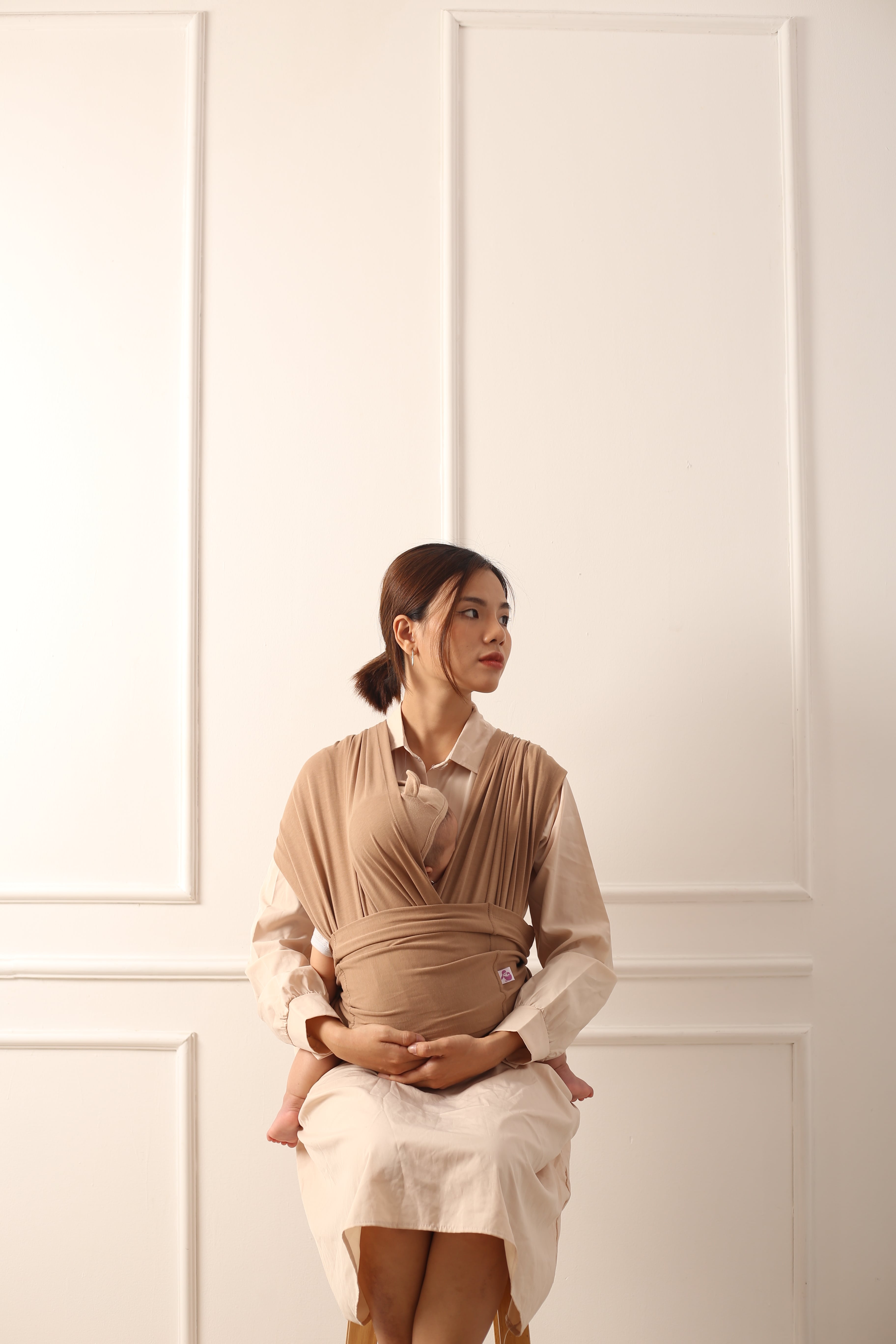 Địu em bé Jumy – Địu vải Sling cho bé màu Nâu