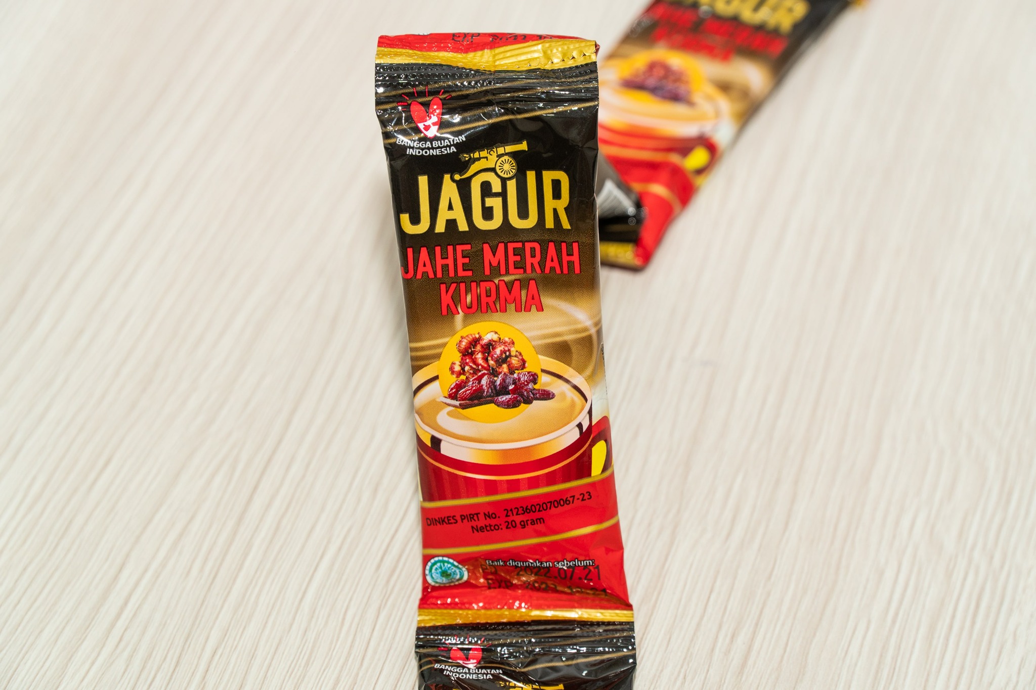 Trà Gừng đỏ vị chà là JAGUR màu đỏ (Túi 12 gói)