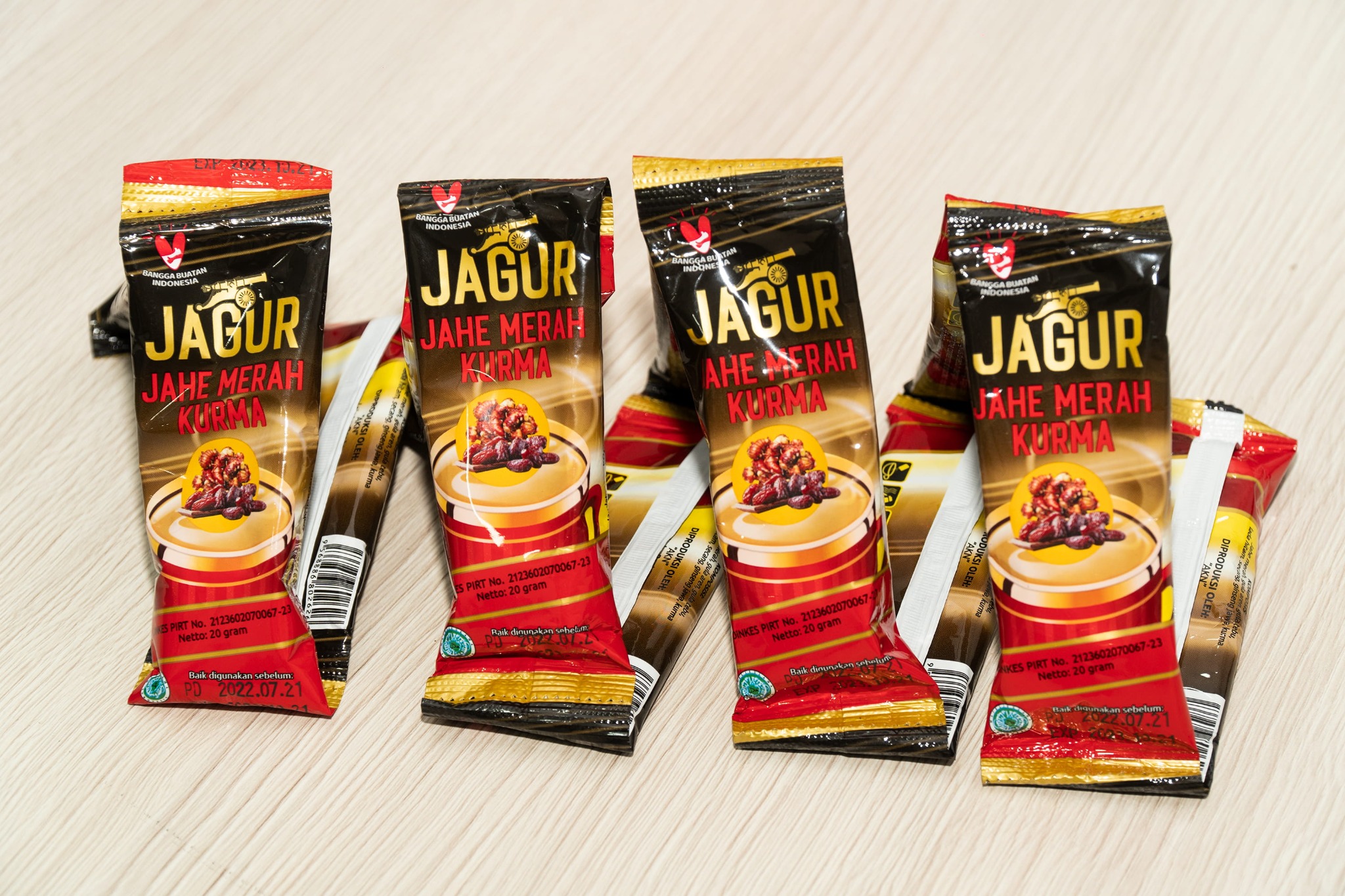 Trà Gừng đỏ vị chà là JAGUR màu đỏ (Túi 12 gói)