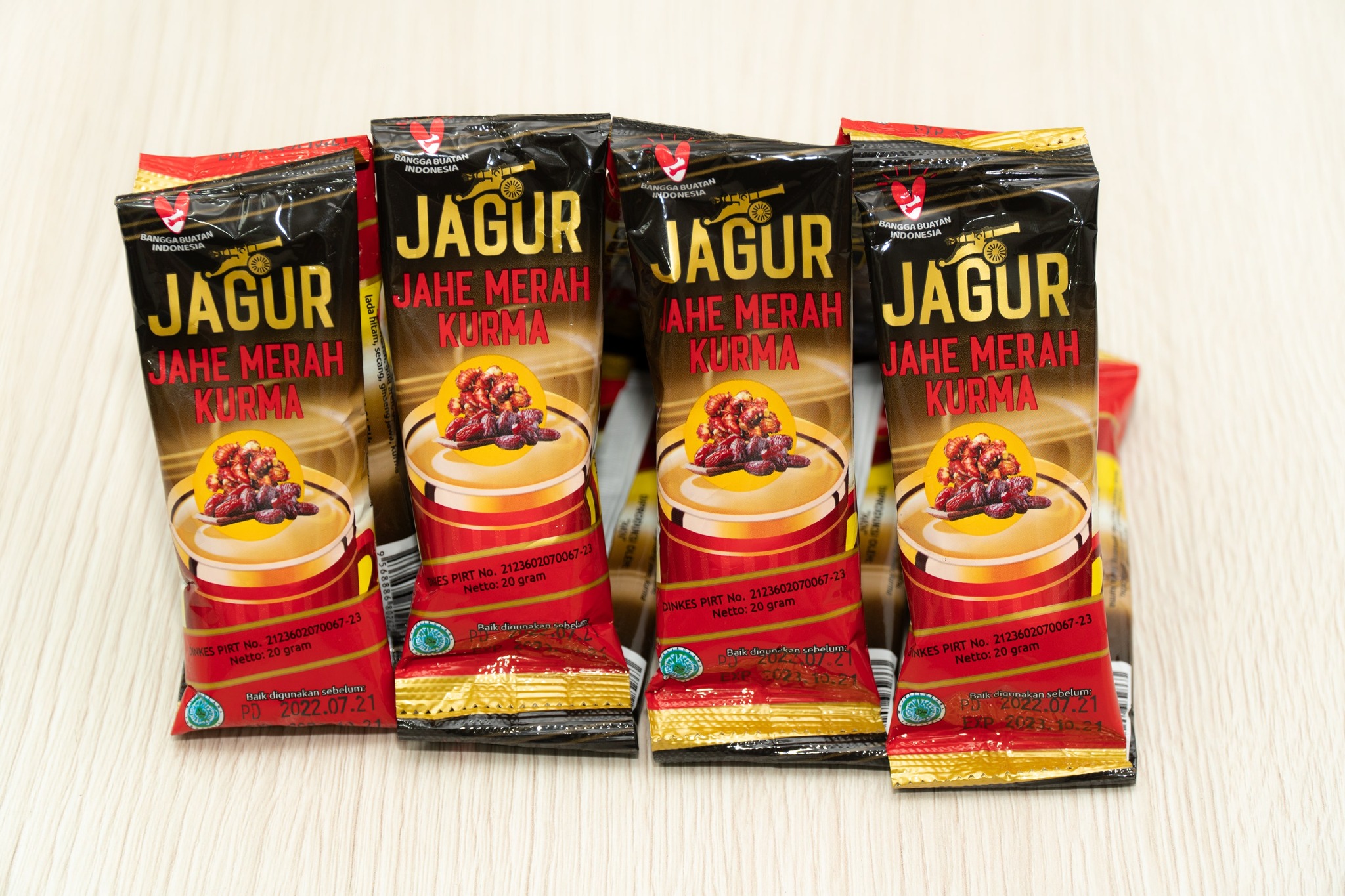 Trà Gừng đỏ vị chà là JAGUR màu đỏ (Túi 12 gói)