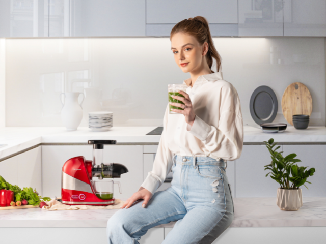 Cẩm nang bảo vệ sức khỏe dành cho người lười: Máy ép chậm LazyChef