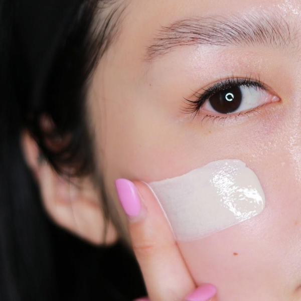 Kem Chống Nắng Phổ Rộng Dưỡng Ẩm SKIN1004 Madagascar Centella Hyalu-Cica Water-Fit Sun Serum SPF50+ PA++++ 50ml