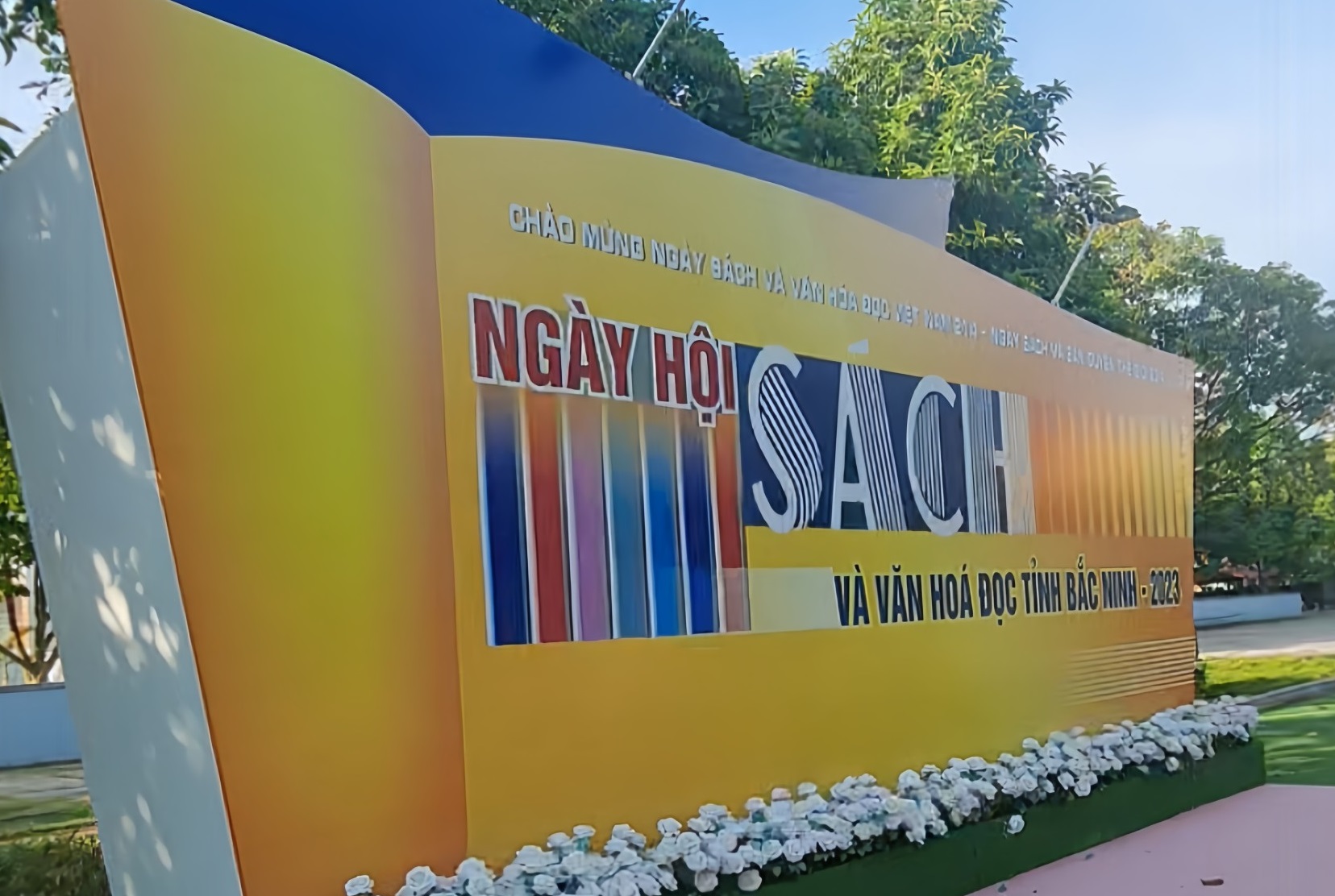 Bắc Ninh kinh bắc tươi đẹp,nổi tiếng với văn hóa và lịch sử phong phú. Với hàng trăm di tích lịch sử và văn hóa .