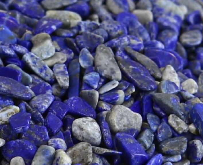 Tại sao đá Lapis Lazuli được nhiều người lựa chọn sử dụng trong phong thủy ? Ý nghĩa của nó ?