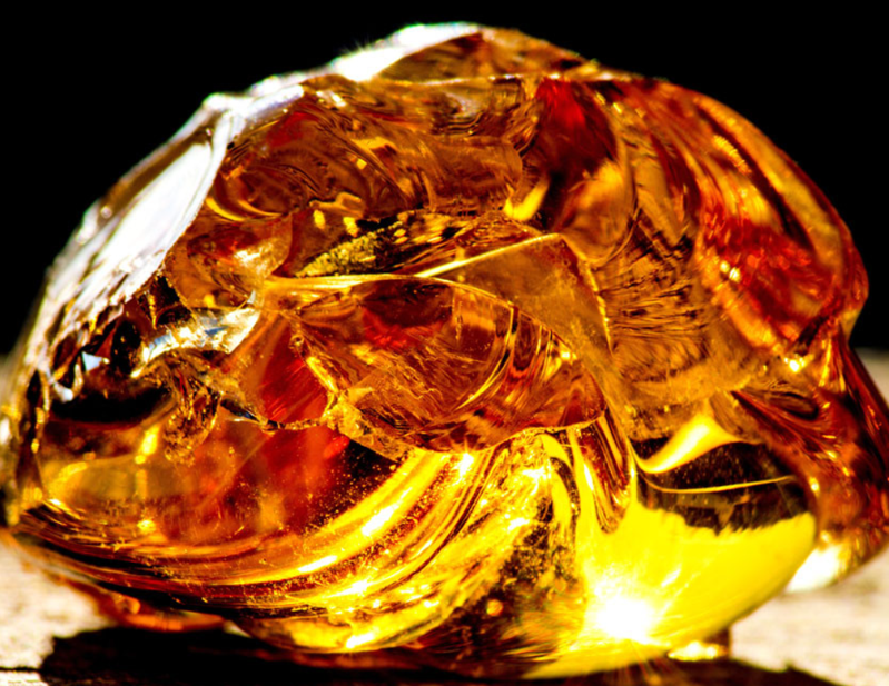 Đá Hổ Phách Amber: Lý Do Tại Sao Đây Là Viên Đá Quý Được Yêu Thích Nhất Trong Phong Thủy?