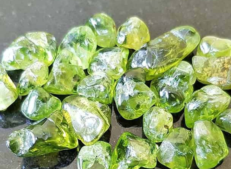 Khám Phá Đá Peridot: Ý Nghĩa Phong Thủy, Công Dụng và Cách Sử Dụng Đúng Cách