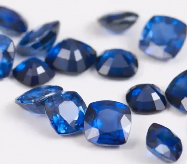 Khám Phá Vẻ Đẹp Bí Ẩn Của Đá Sapphire: Từ Lịch Sử Đến Công Dụng Phong Thủy