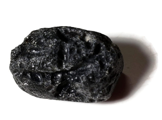 Khám Phá Đá Tektite: Bí Ẩn Vũ Trụ Và Công Dụng Phong Thủy