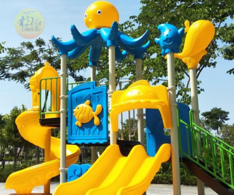 Cầu trượt trường mầm non- Vì sao không thể thiếu trong sân chơi ?