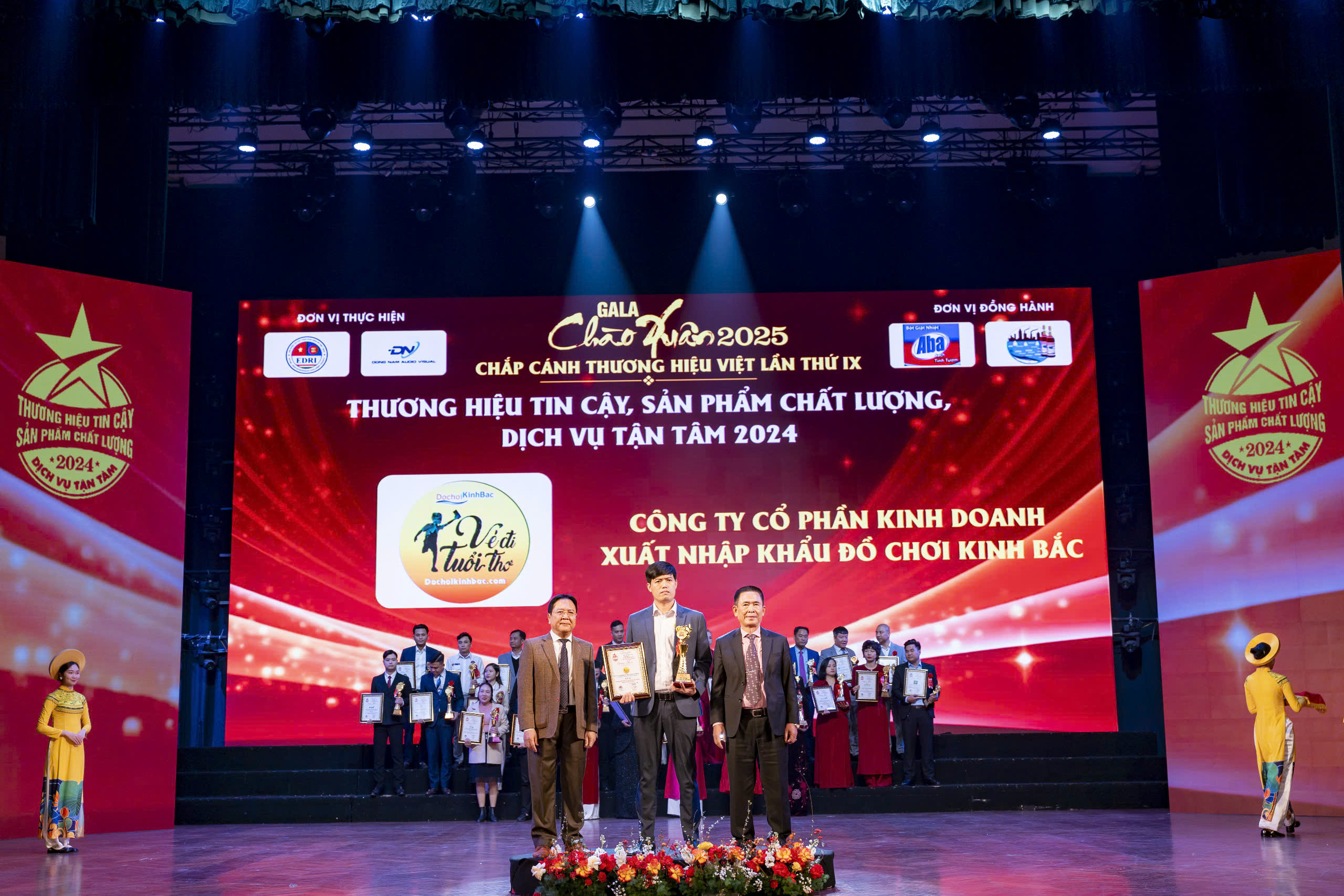 Giải thưởng Top 10 Thương Hiệu Tin Cậy Với Sản Phẩm Chất Lượng Và Dịch Vụ Tận Tâm Dochoikinhbac