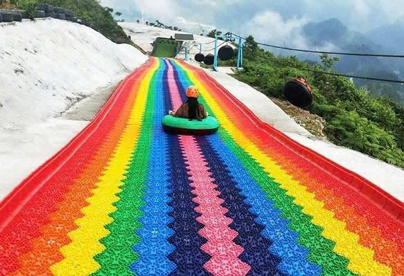 Đường Trượt Cầu Vồng – Trò Chơi Mạo Hiểm Sôi Động Cho Mùa Hè