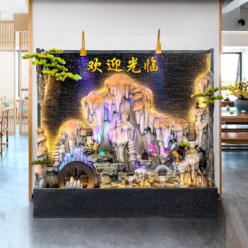 Thác nước phong thủy ẩn sâu trong núi 