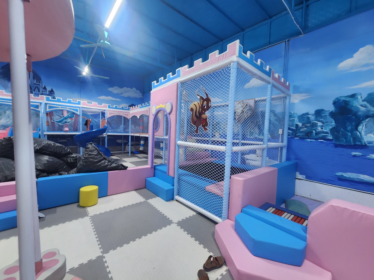 Khu vui chơi trong nhà