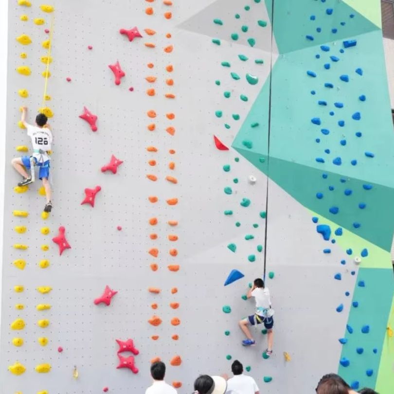 Leo Núi Nhân Tạo Trong Nhà Kinh Bắc LNTNKB04 – Mẫu Tường Leo Mới Nhất 2025