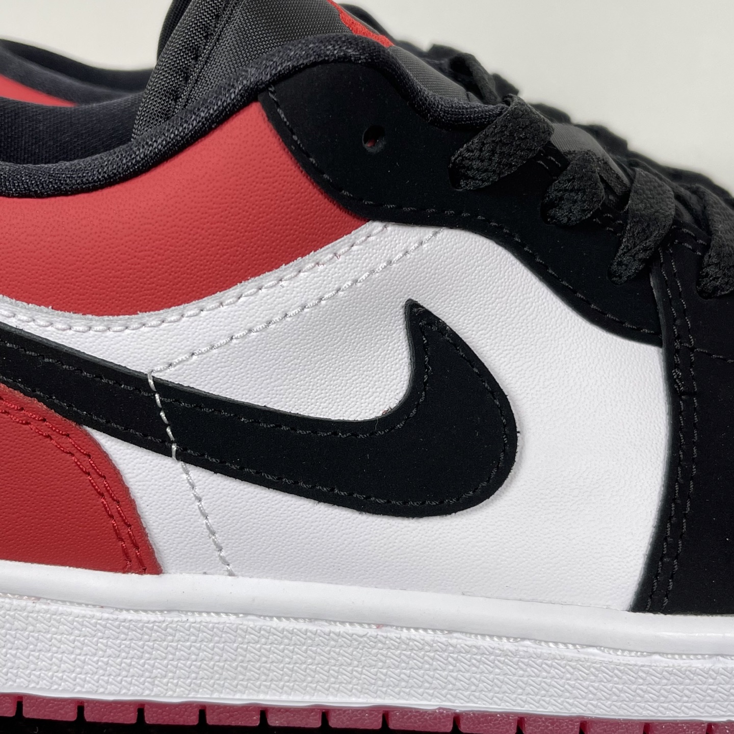 Air Jordan Low 'Black Toe 2025' Xưởng T