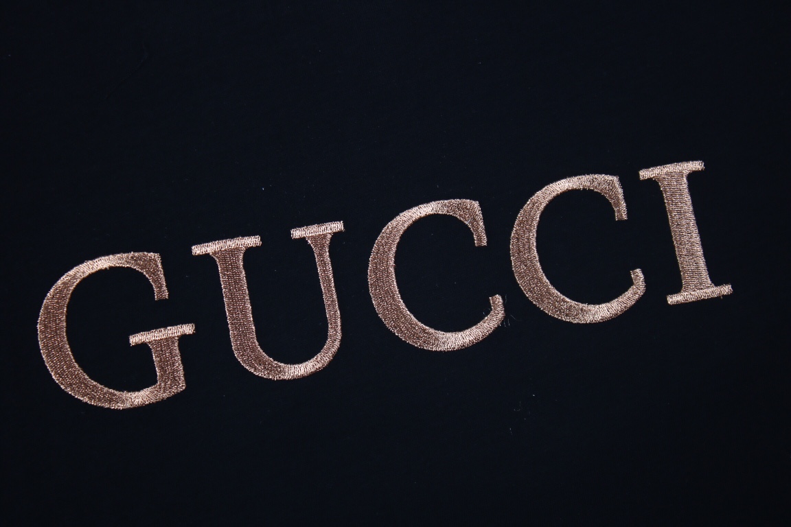 Gucci T-shirt Leter Logo Gold