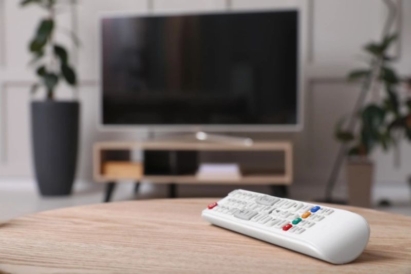 Hướng dẫn chi tiết cách mở Tivi mà không cần dùng điều khiển từ xa