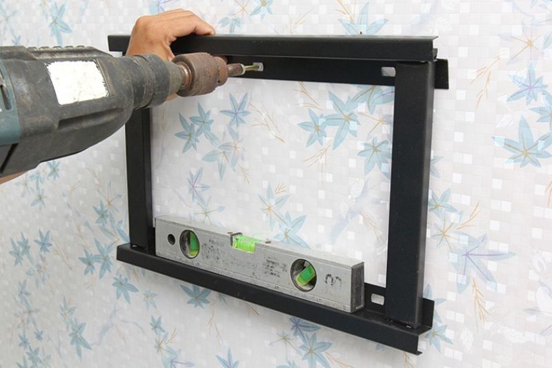 cách gắn TV lên tường