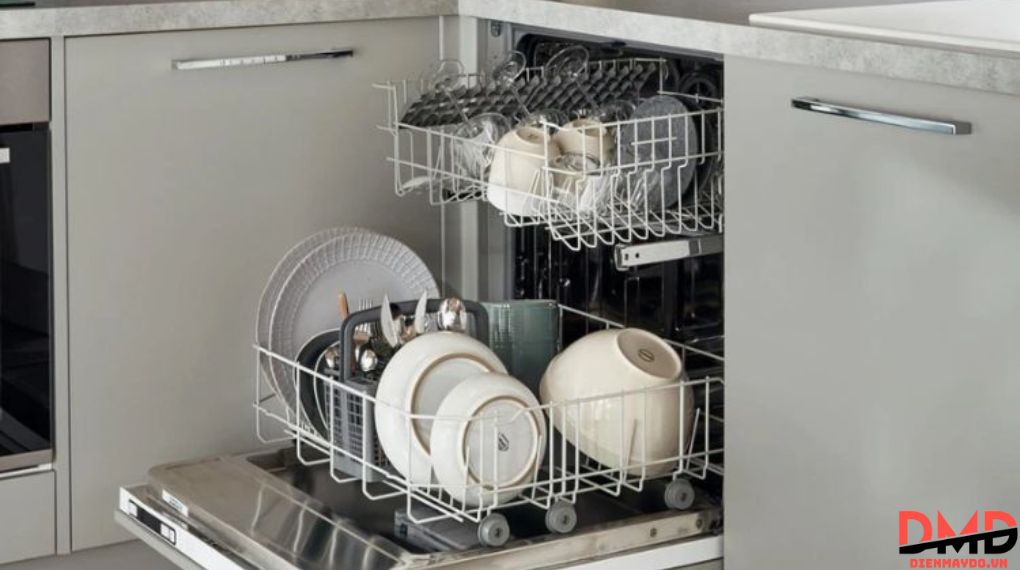 Máy rửa bát âm tủ và độc lập khác gì nhau?