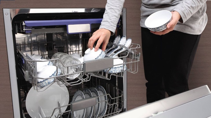 Máy rửa bát phù hợp cho gia đình ít người – gợi ý 4 mẫu nên mua