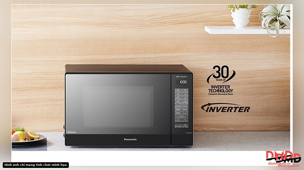Lò vi sóng có nướng Panasonic NN-GT65JBYUE 31 lít in a kitchen setting